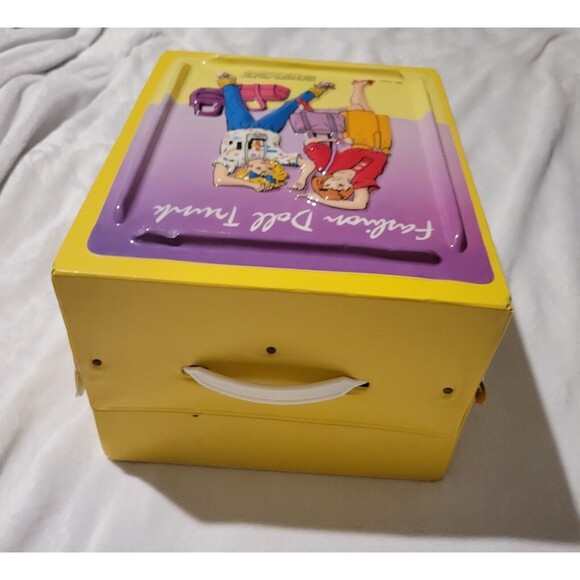 1980s Tara Toy Corp Fashion Doll Trunk Yellow Barbie Jem Sindy Holds 3 Dolls - Picture 6 of 11